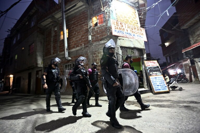 POLICIA EN CHACARITA